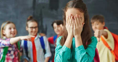 anak perempuan di bully teman sekolah